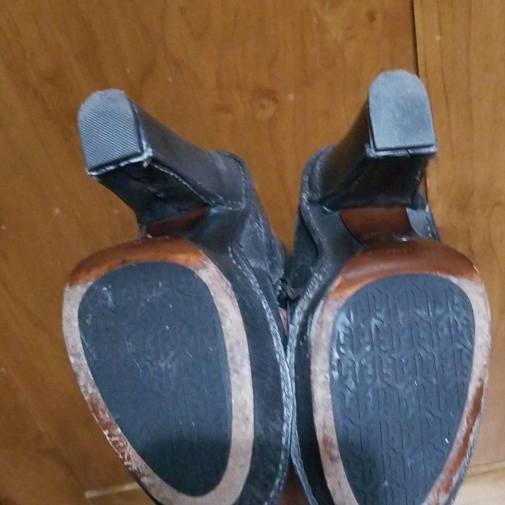 Boots - Picture 3 of 4